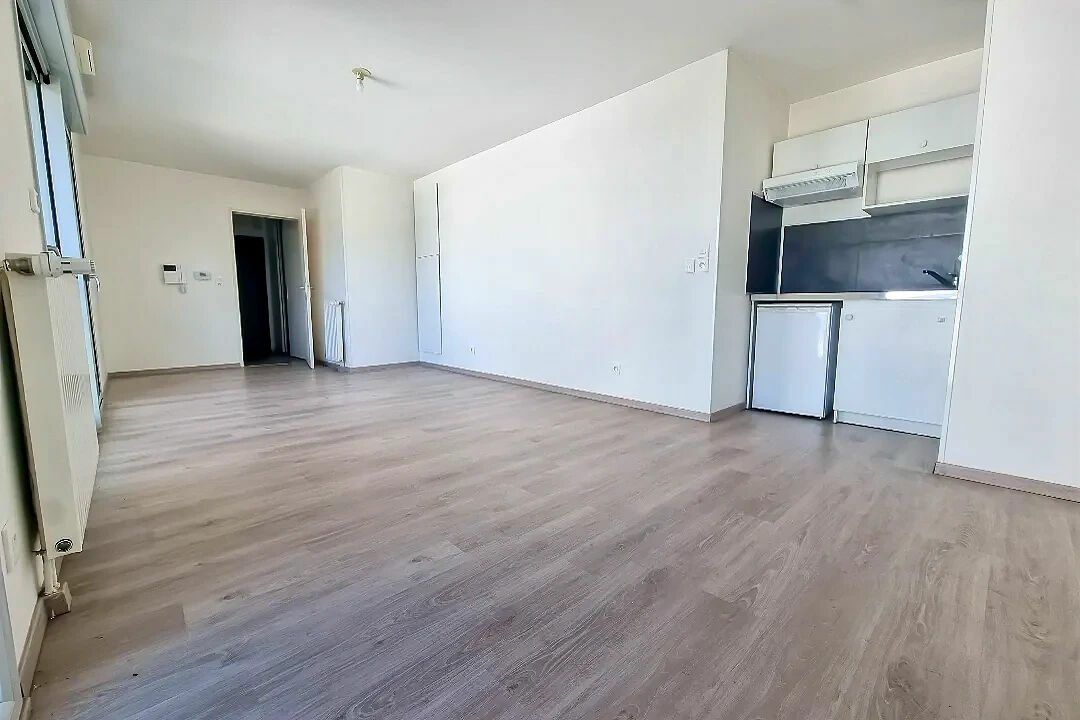 1 bedroom Apartment in Nantes, France No. 95050