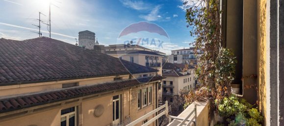 5 rooms Apartment in Bergamo, Italy No. 146653 2