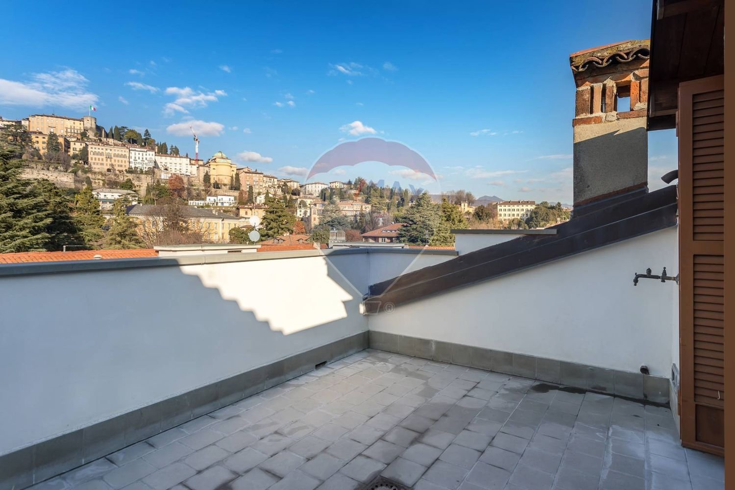 5 rooms Apartment in Bergamo, Italy No. 146653