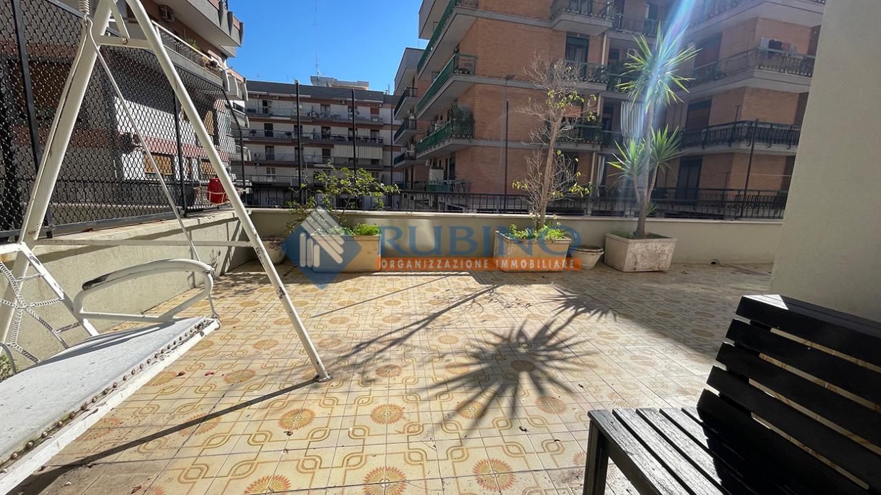 Apartamento de 4 divisões em Bari, Italy N.º 71120