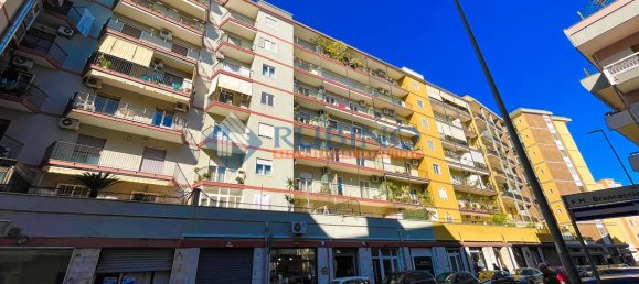 Apartamento de 4 divisões em Bari, Italy N.º 71120 2