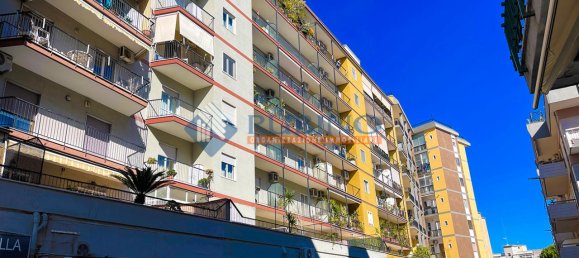 Apartamento de 4 divisões em Bari, Italy N.º 71120 3