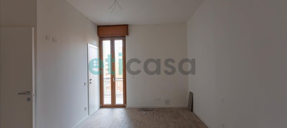 4-salle Appartement à Piacenza, Italy No. 193840 11
