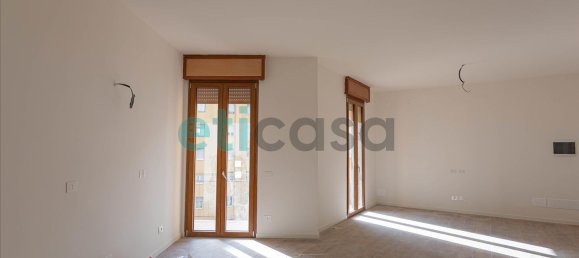 4-salle Appartement à Piacenza, Italy No. 193840 9