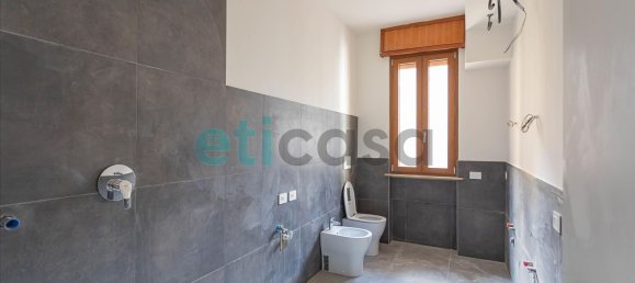 4-salle Appartement à Piacenza, Italy No. 193840 24