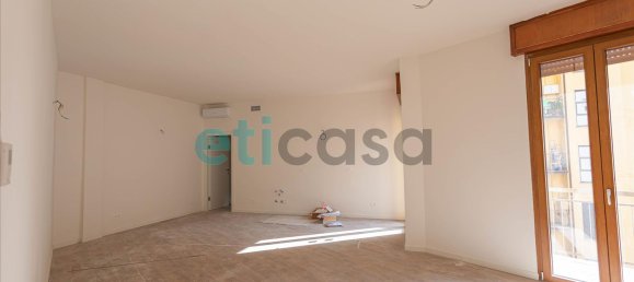 4-salle Appartement à Piacenza, Italy No. 193840 7