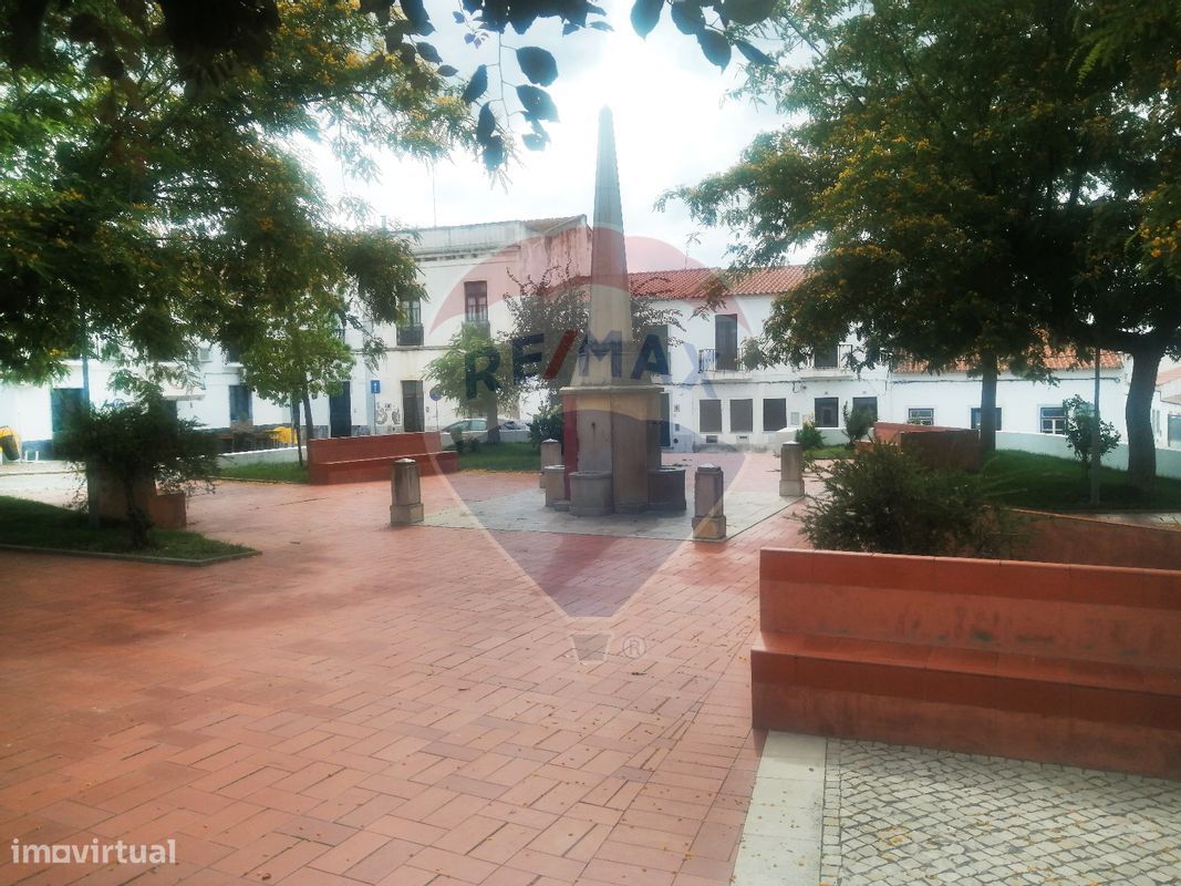 Propriété commerciale à Moura, Portugal 93m² No. 38941