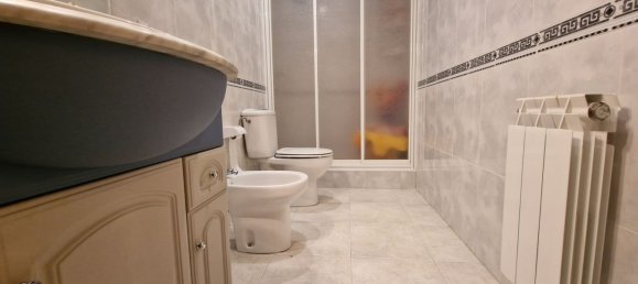 Casa de 3 dormitorios en León, Spain No. 71861 20