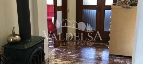 6 rooms Apartment in Poggibonsi, Italy No. 136519 2