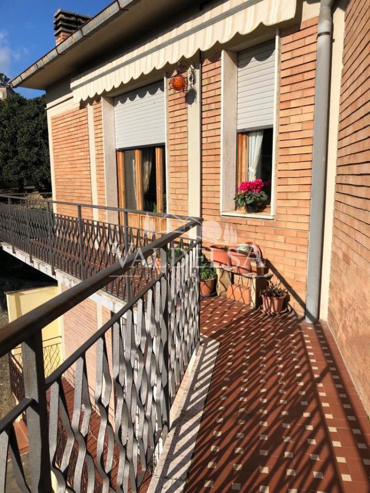 6 rooms Apartment in Poggibonsi, Italy No. 136519