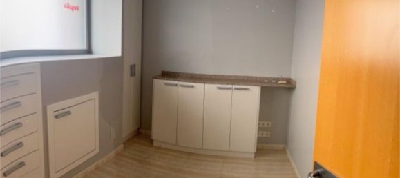 72m² Commercial property in Horta-Guinardo, Spain No. 164559 13