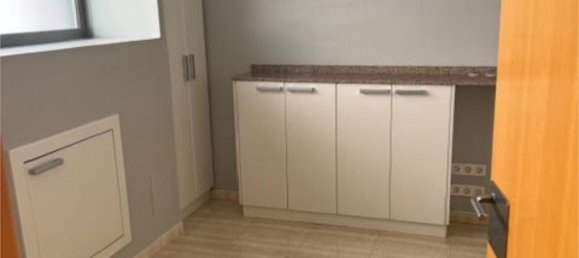 72m² Commercial property in Horta-Guinardo, Spain No. 164559 3