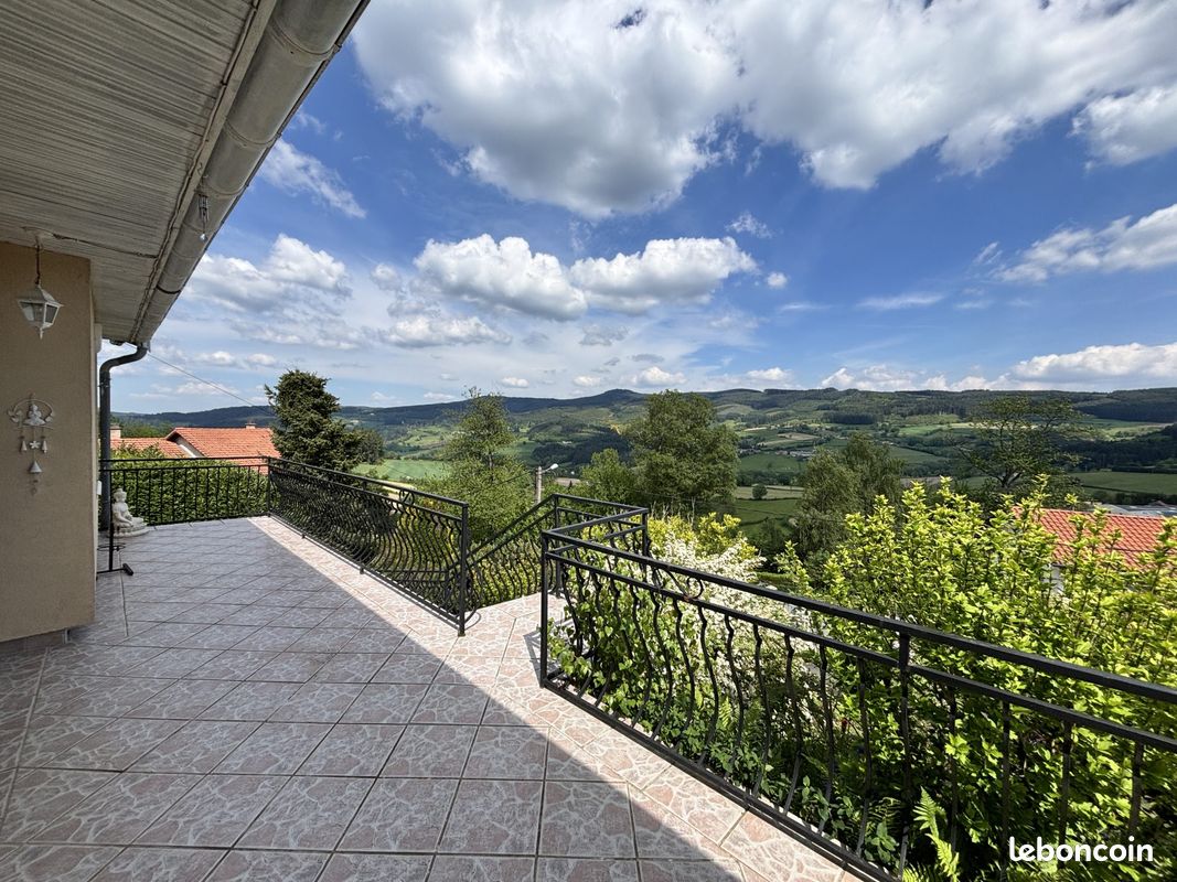 Villa de 2 dormitorios en Propieres, France No. 197906