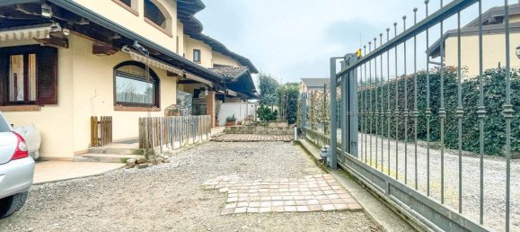 3 bedrooms House in Oleggio, Italy No. 277230 26