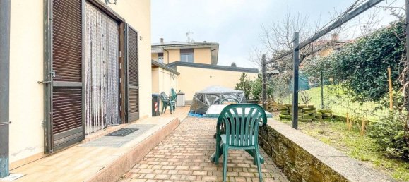 3 bedrooms House in Oleggio, Italy No. 277230 6