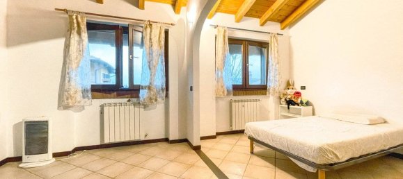 3 bedrooms House in Oleggio, Italy No. 277230 13