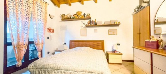 3 bedrooms House in Oleggio, Italy No. 277230 16