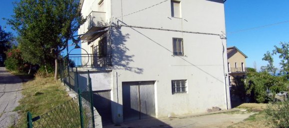 5 bedrooms House in Fermo, Italy No. 79713 4