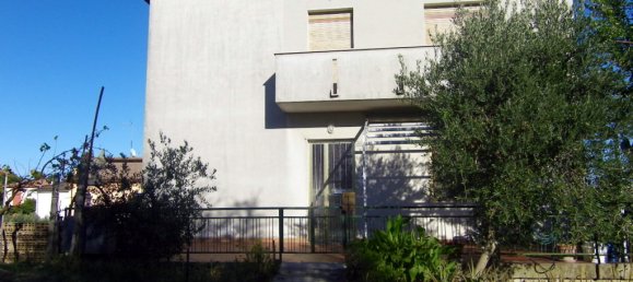 5 bedrooms House in Fermo, Italy No. 79713 2