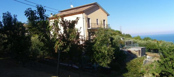 5 bedrooms House in Fermo, Italy No. 79713 7