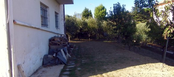 5 bedrooms House in Fermo, Italy No. 79713 6