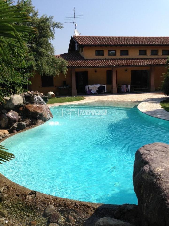 4 rooms Villa in Paderno Franciacorta, Italy No. 236945