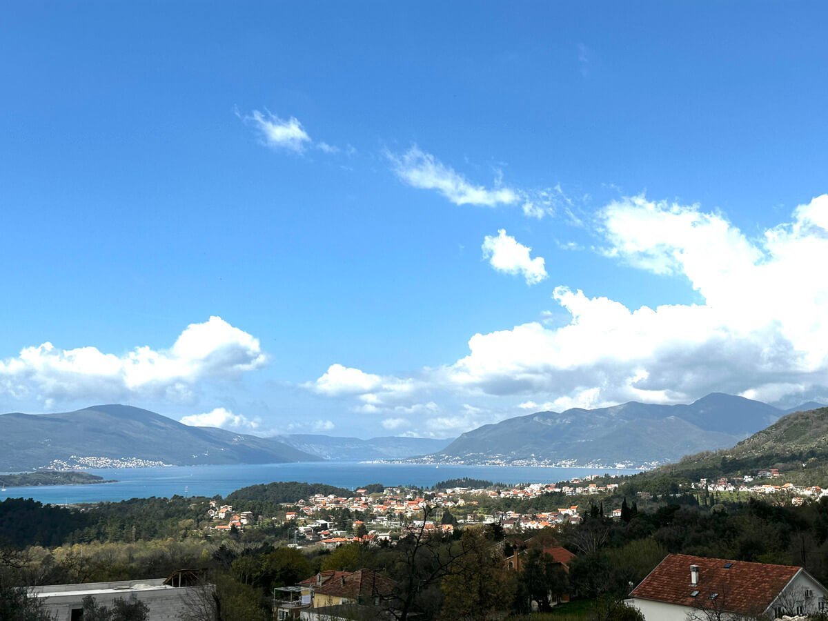 3 bedrooms Villa in Kotor, Montenegro No. 2233