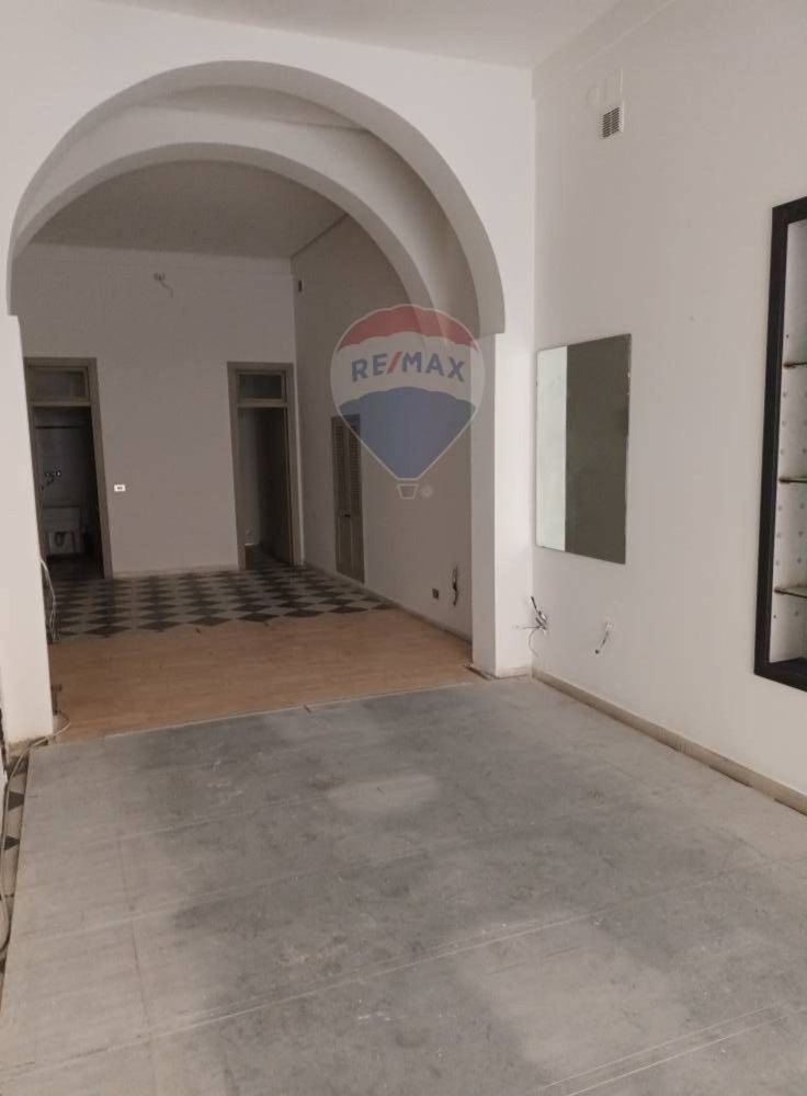 3 rooms Commercial property in Montevarchi, Italy No. 174894