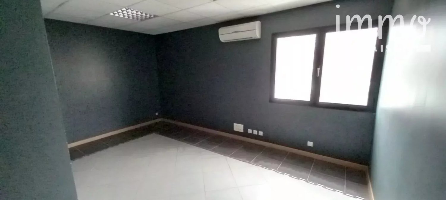 Офис 78м² в Блуа, Франция № 93715