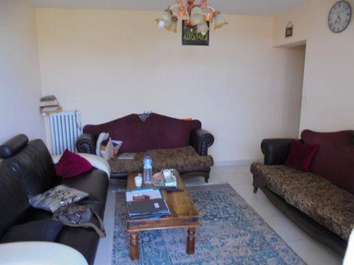 3 bedrooms Shop in Le Pontet, France No. 17318