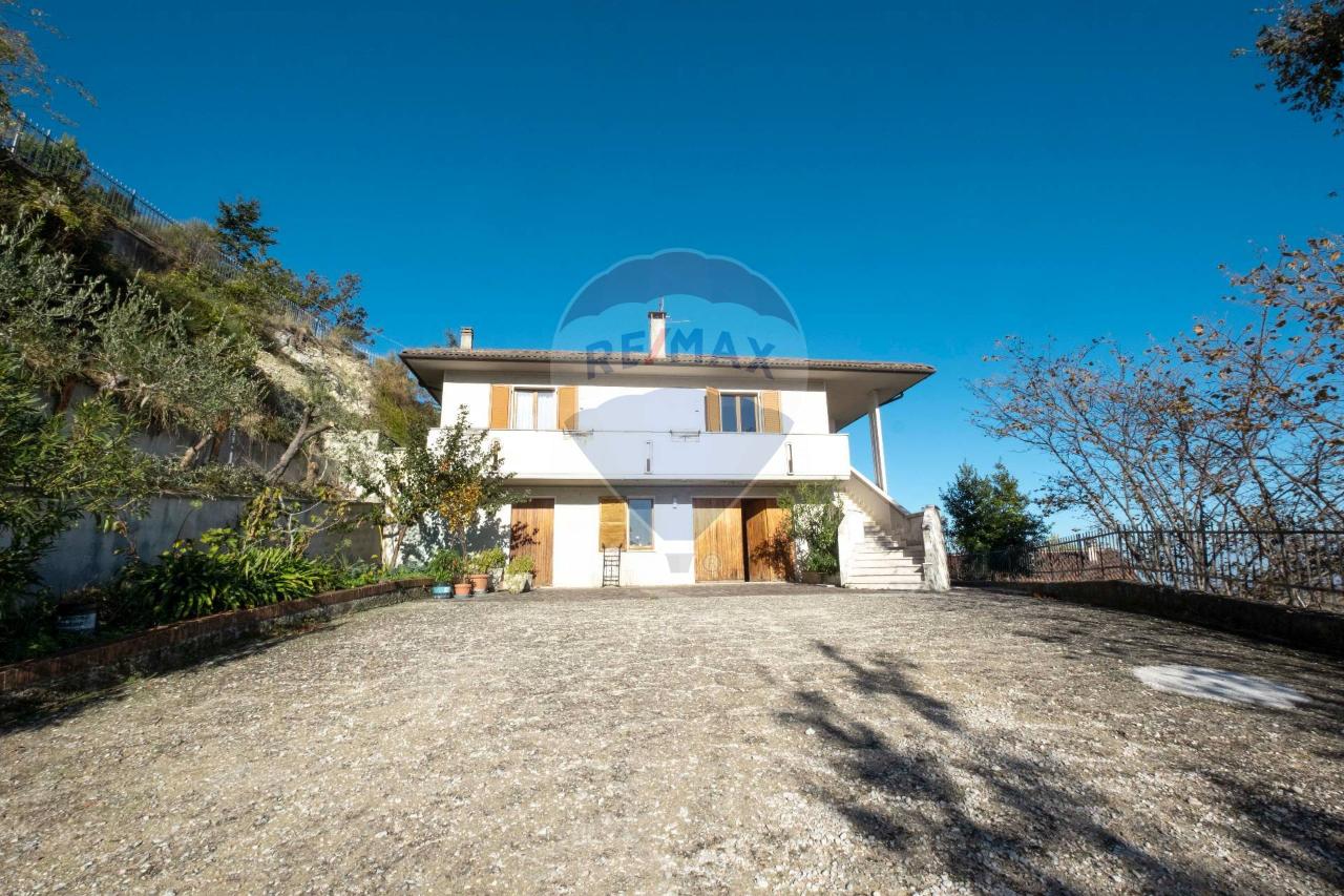 Дом с 8 комнатами в Арчевиа, Италия № 7299