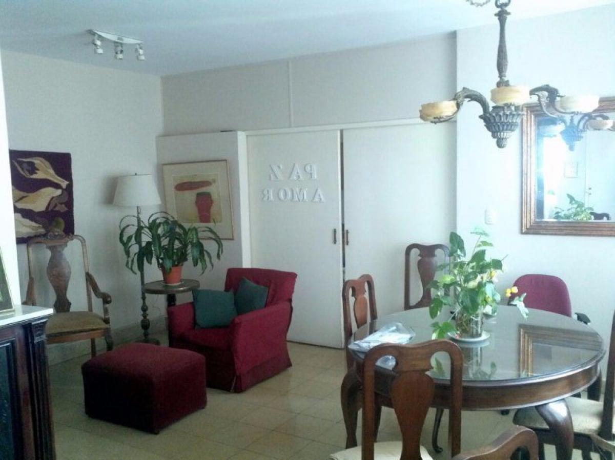 Apartamento de 3 dormitorios en Córdoba, Argentina No. 12165