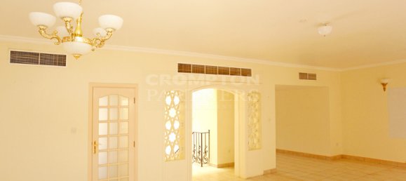 Villa T6 em Al Khalidiya, UAE N.º 6821 6