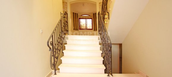 Villa T6 em Al Khalidiya, UAE N.º 6821 3