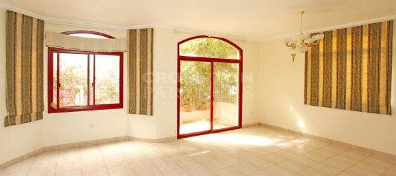 Villa T6 em Al Khalidiya, UAE N.º 6821 5