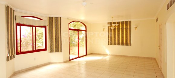 Villa T6 em Al Khalidiya, UAE N.º 6821 7