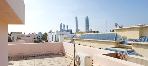 Villa T6 em Al Khalidiya, UAE N.º 6821 9