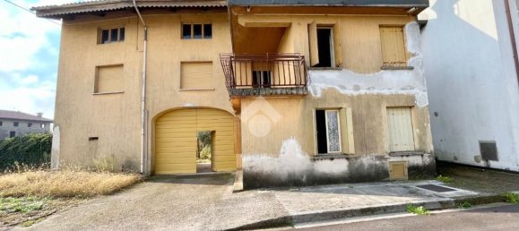 4 rooms House in Udine, Italy No. 111134 3