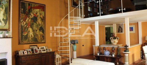 Apartamento de 10 habitaciónes en Lucca, Italy No. 11977 11