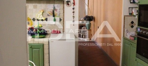 Apartamento de 10 habitaciónes en Lucca, Italy No. 11977 13