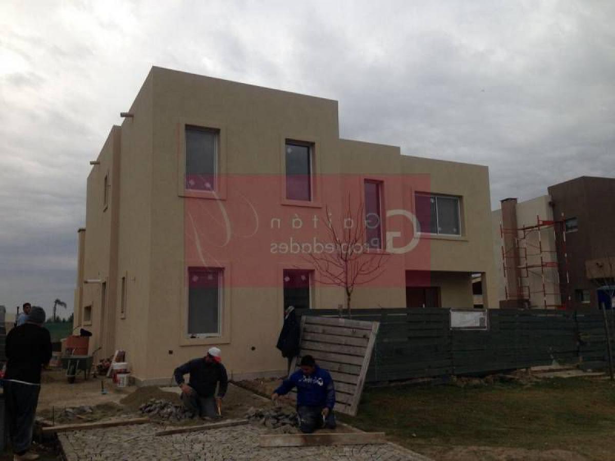 3 bedrooms House in Tigre, Argentina No. 57380