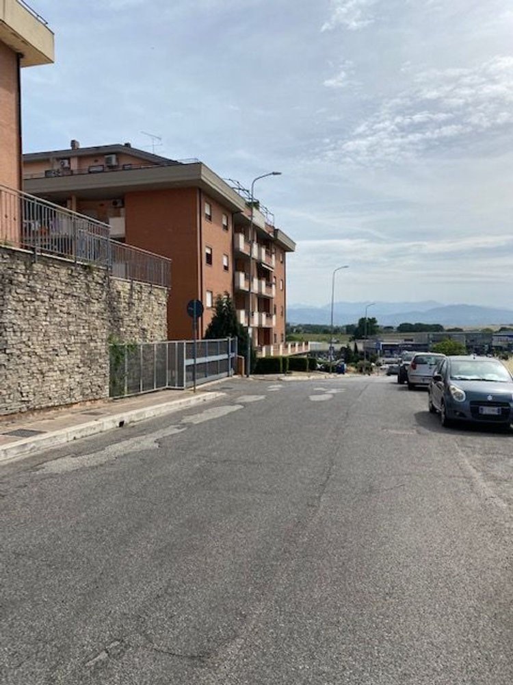 110m² Office in Colleferro, Italy No. 89371