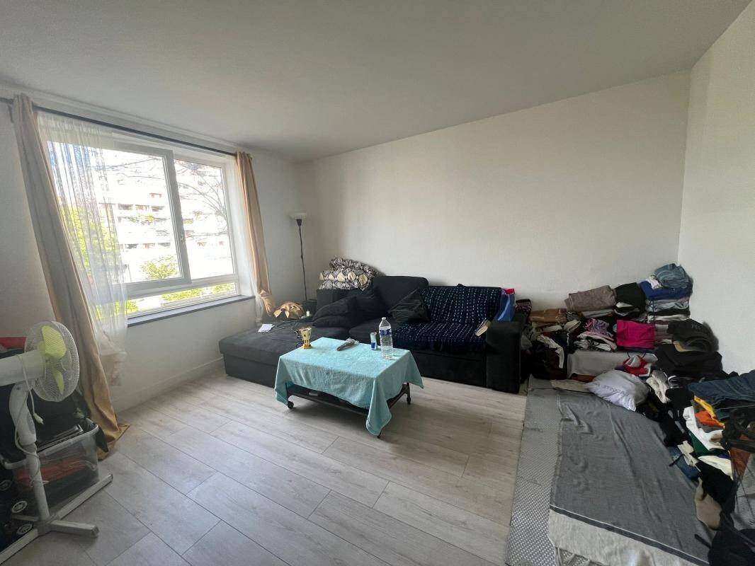 1 bedroom Apartment in La Courneuve, France No. 180482