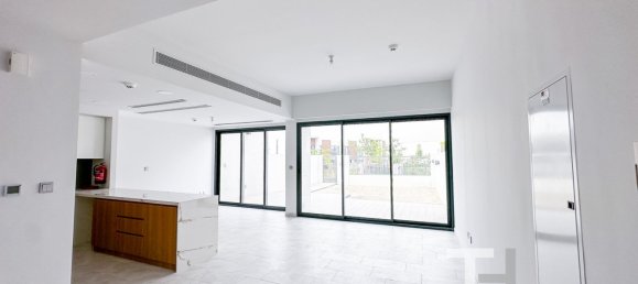 Таунхаус с 3 спальнями в Dubai Land, ОАЭ № 28934 3