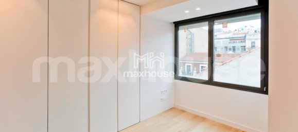 4 bedrooms Apartment in Madrid, Spain No. 77139 3