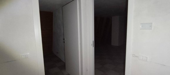 4 Schlafzimmer Wohnung in Bovisio Masciago, Italy, Nr. 282988 17