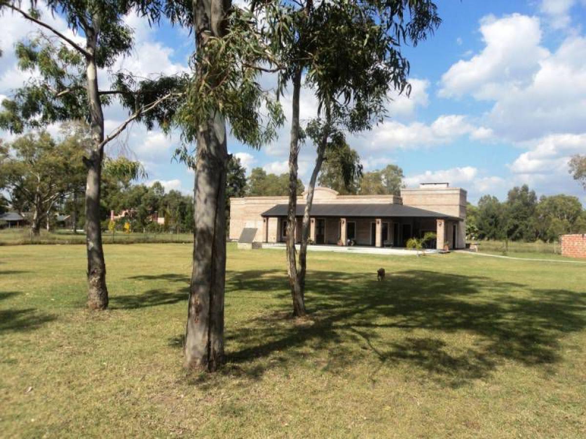 3 bedrooms House in Marcos Paz, Argentina No. 54325