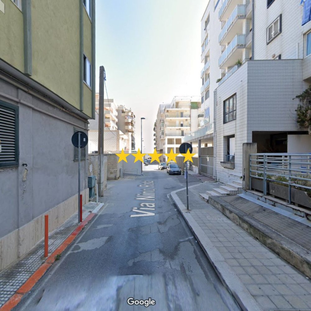 2 rooms Apartment in Bari, Italy No. 98977