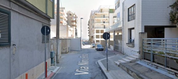 2 rooms Apartment in Bari, Italy No. 98977 2