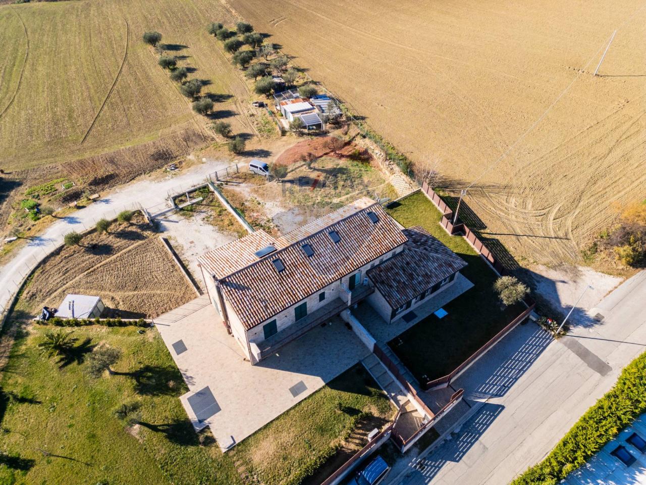 10 rooms Villa in Ancona, Italy No. 7068